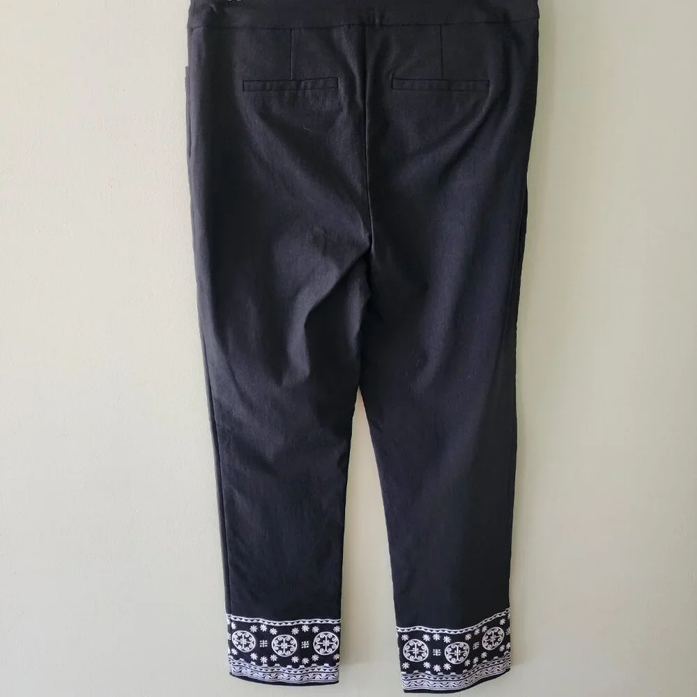 Chico's Brigitte Pull-On Embroidered Ankle Pants, Size 6, Like New - Picture 4 of 8